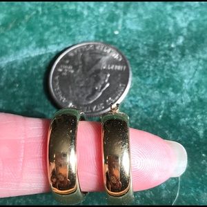 HELLO 2! Beautiful 14K Gold Hoop Earrings